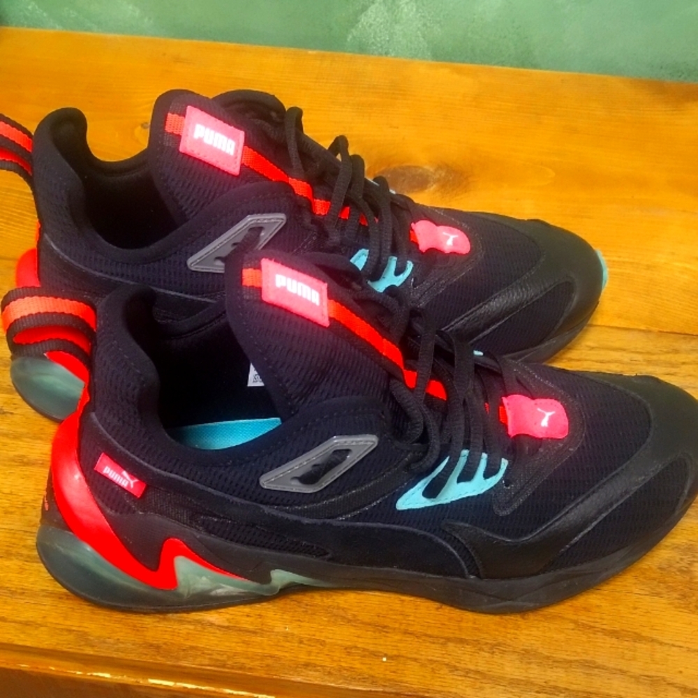 Puma Men's Black and Red Sneakers